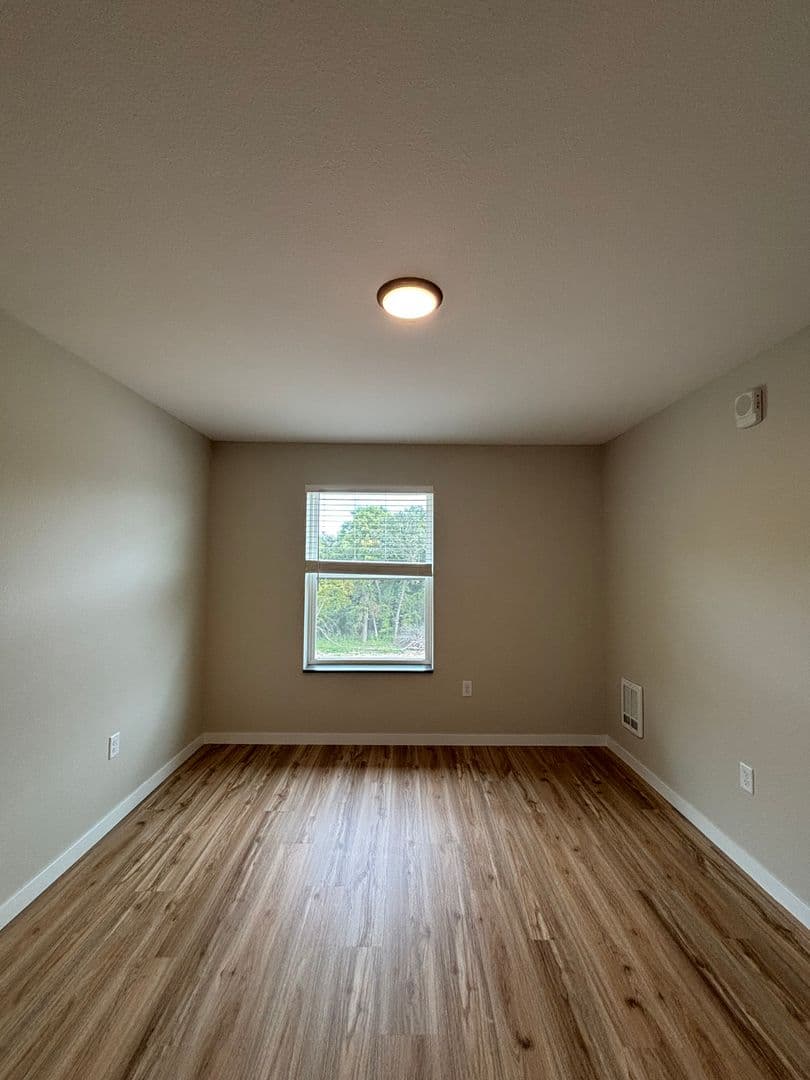 Alexandria Apartment: 1829 Oakview Ave SE