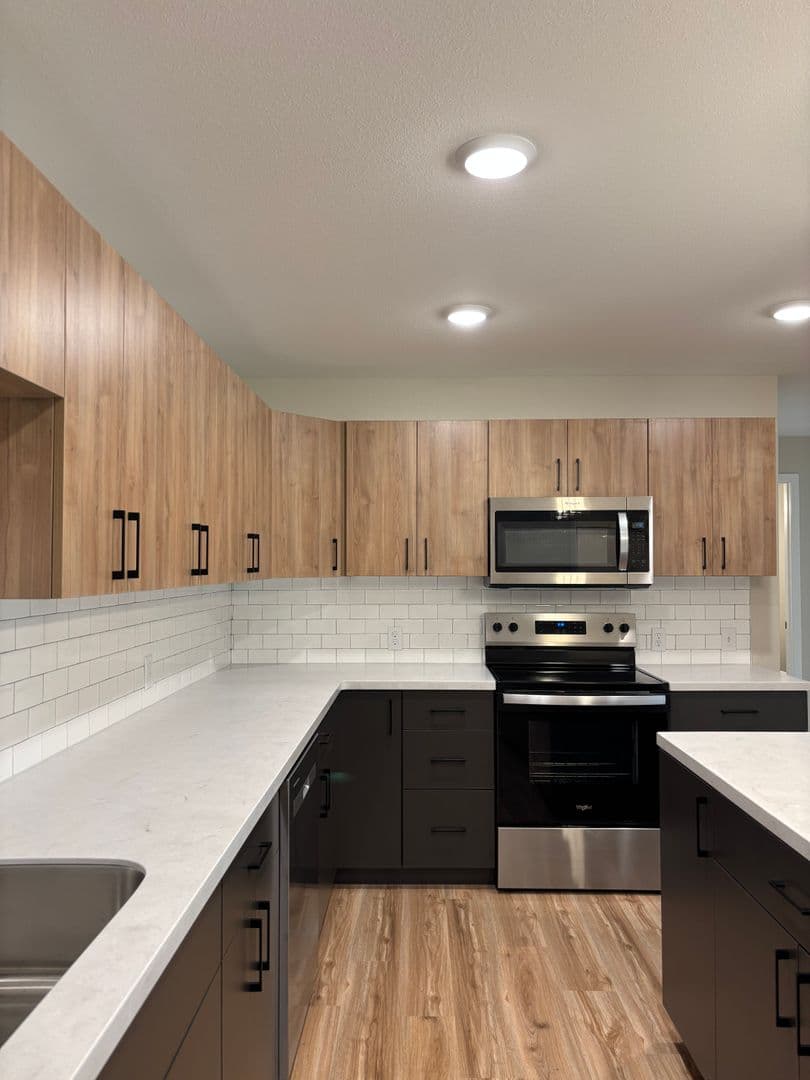 Alexandria Apartment: 1829 Oakview Ave SE