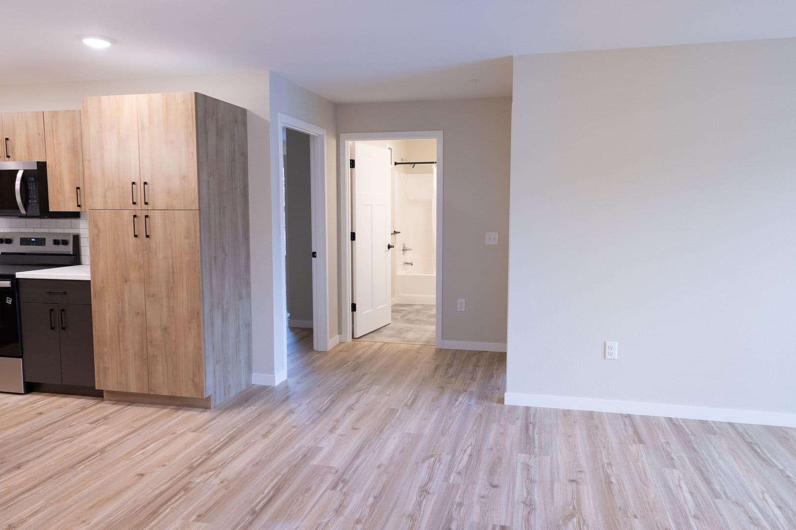 Alexandria Apartment: 1825 Oakview Ave SE