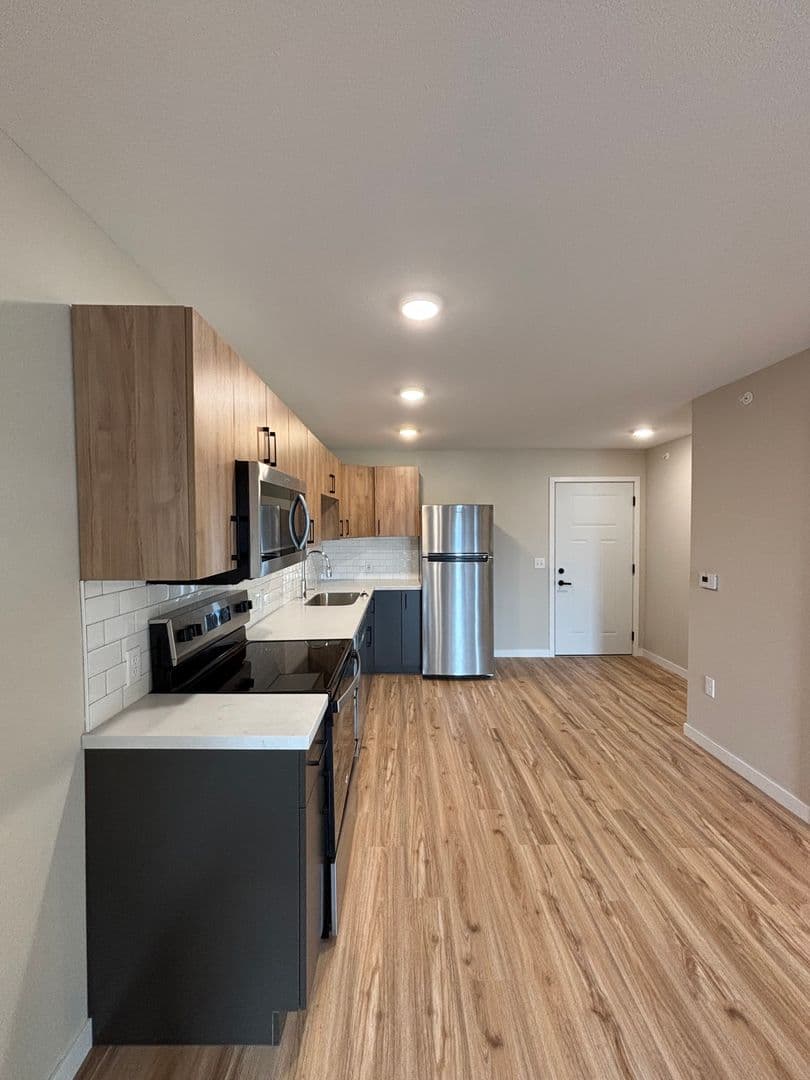 Alexandria Apartment: 1829 Oakview Ave SE