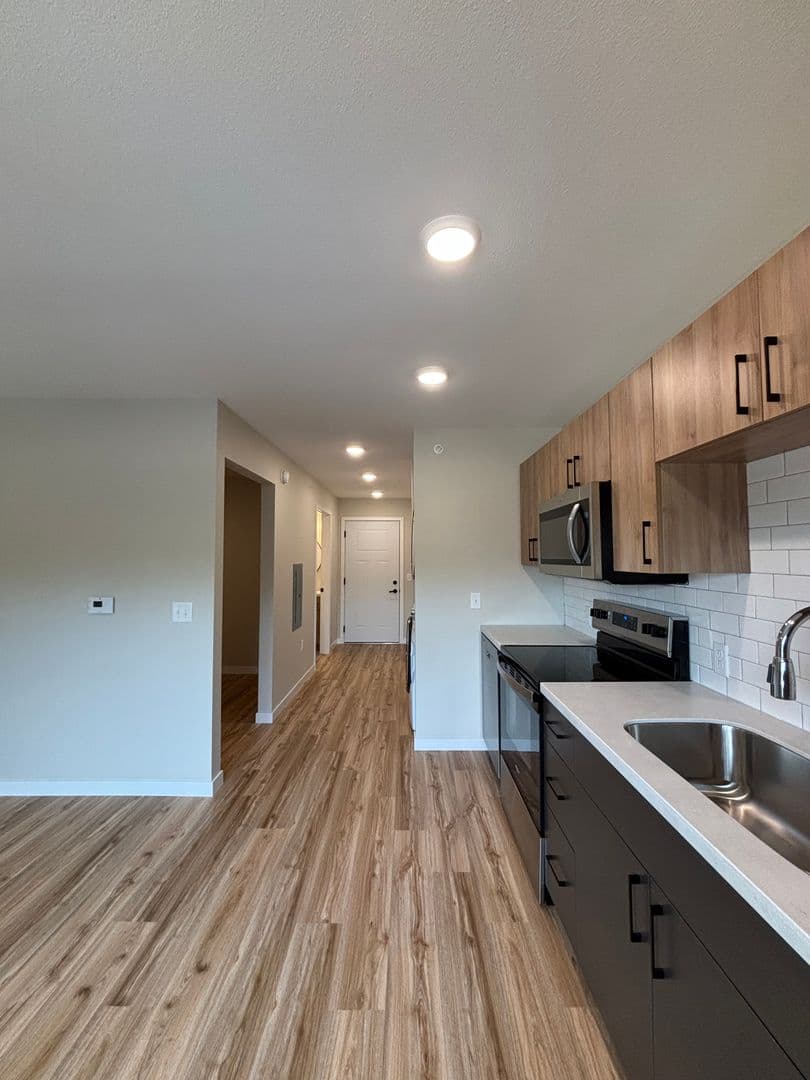Alexandria Apartment: 1829 Oakview Ave SE