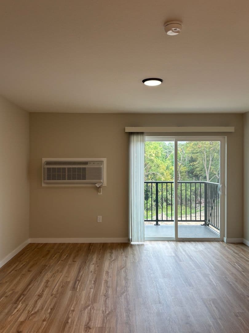 Alexandria Apartment: 1829 Oakview Ave SE