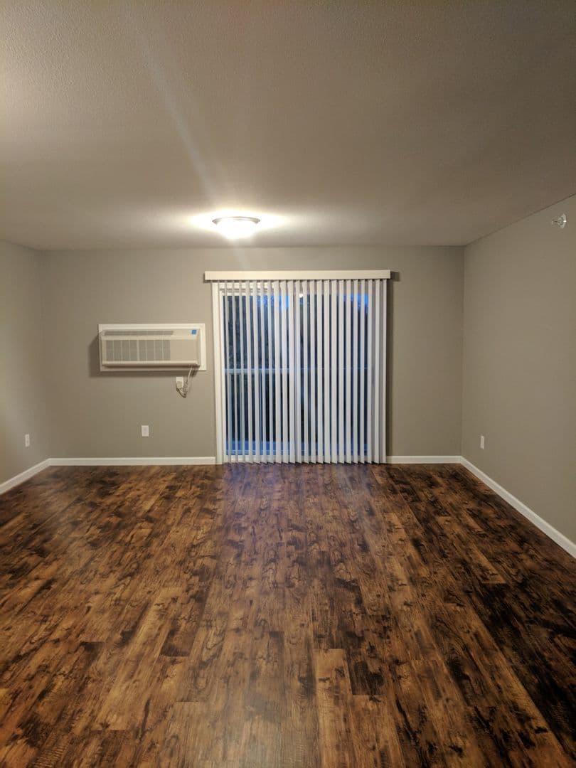Alexandria Apartment: 1964 10th Avenue E.