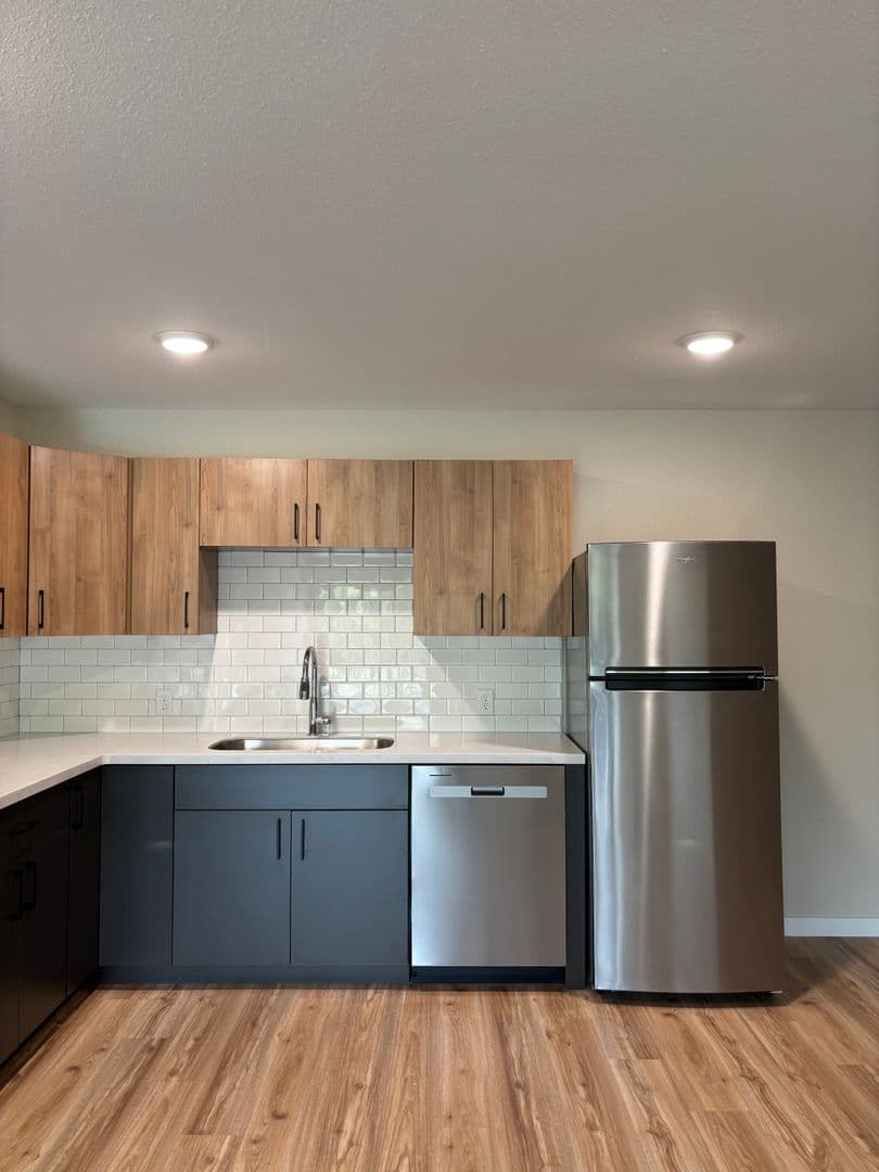 Alexandria Apartment: 1829 Oakview Ave SE