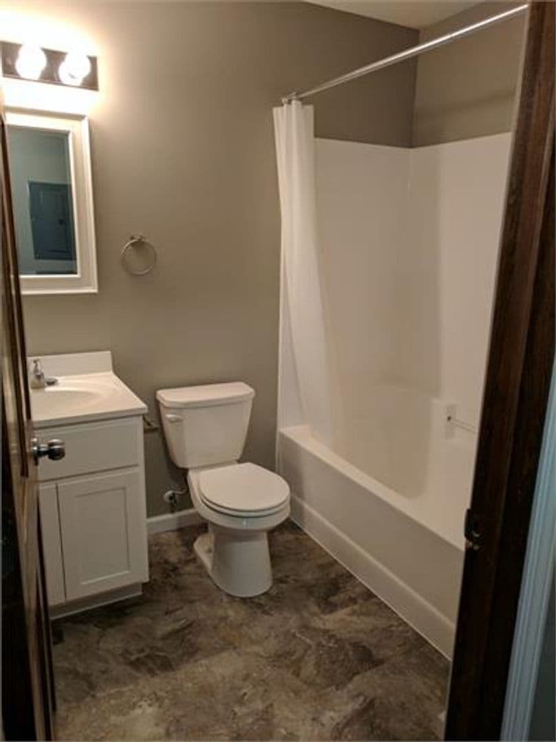Alexandria Apartment: 1770 10th Ave East