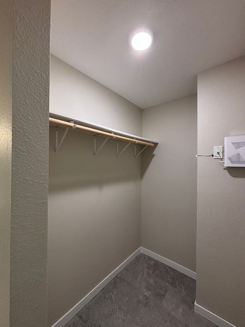 Alexandria Apartment: 1829 Oakview Ave SE