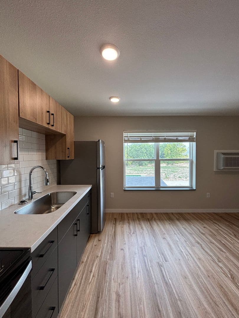 Alexandria Apartment: 1829 Oakview Ave SE