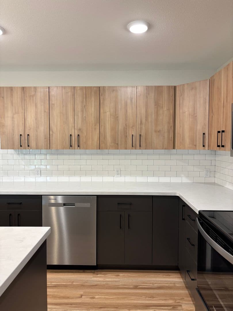 Alexandria Apartment: 1829 Oakview Ave SE