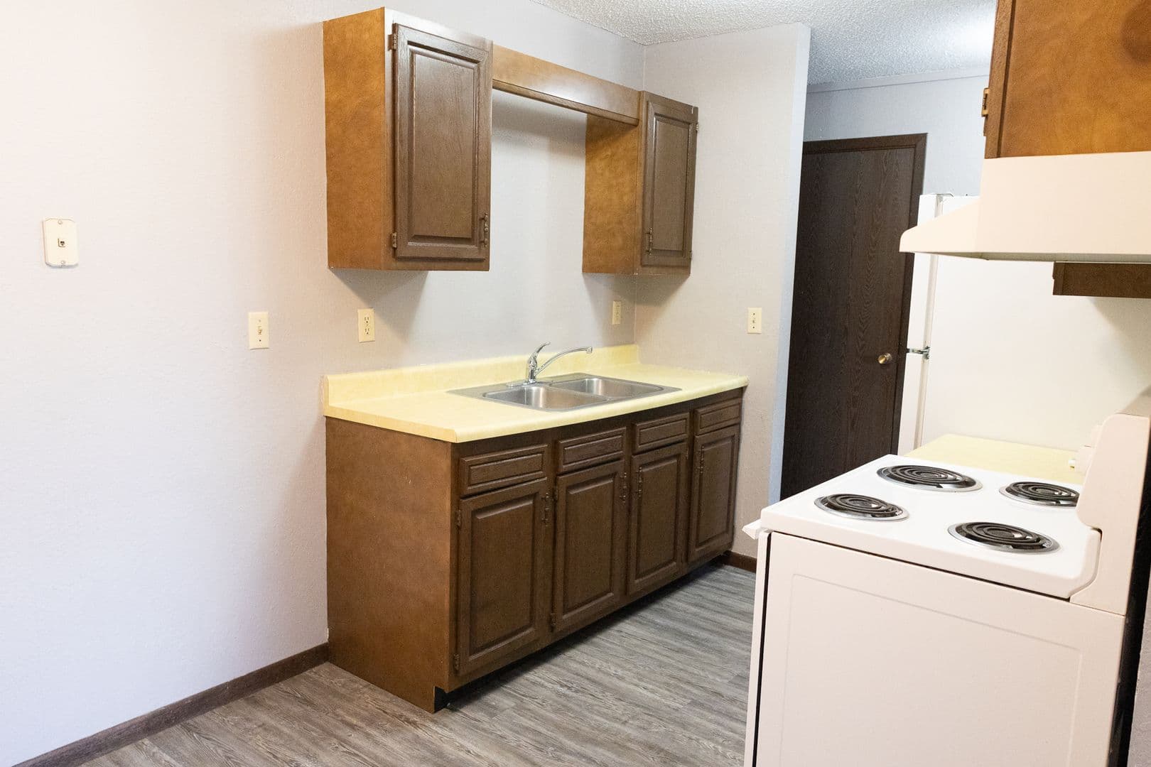 Alexandria Apartment: 304 Kenwood Drive