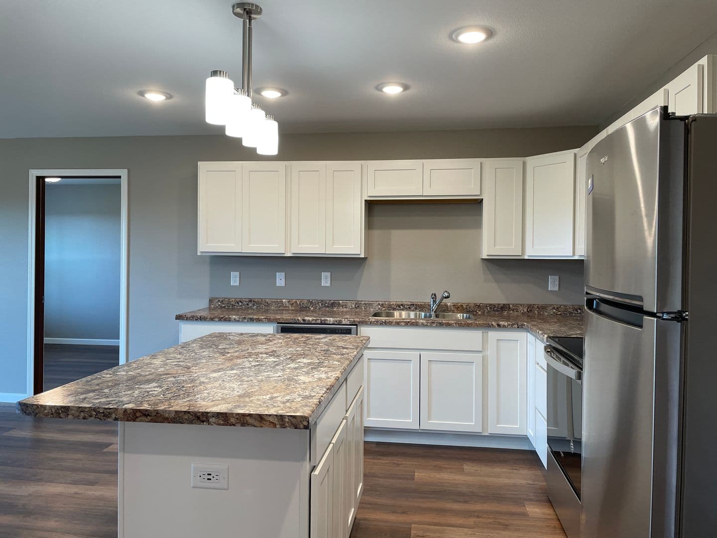 Willmar Apartment: 1011 30th St. NW
