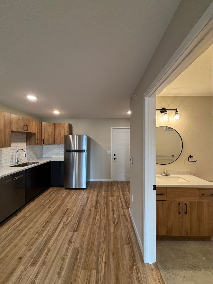 Alexandria Apartment: 1829 Oakview Ave SE
