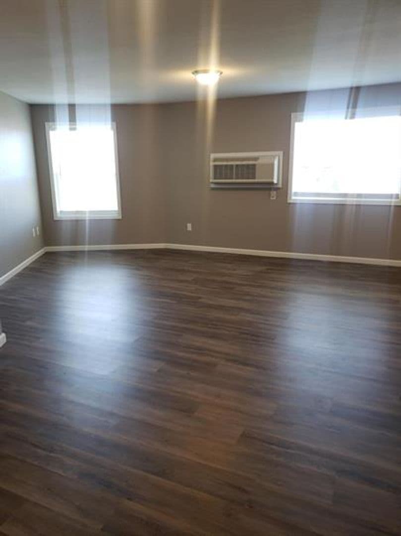 Alexandria Apartment: 1770 10th Ave East