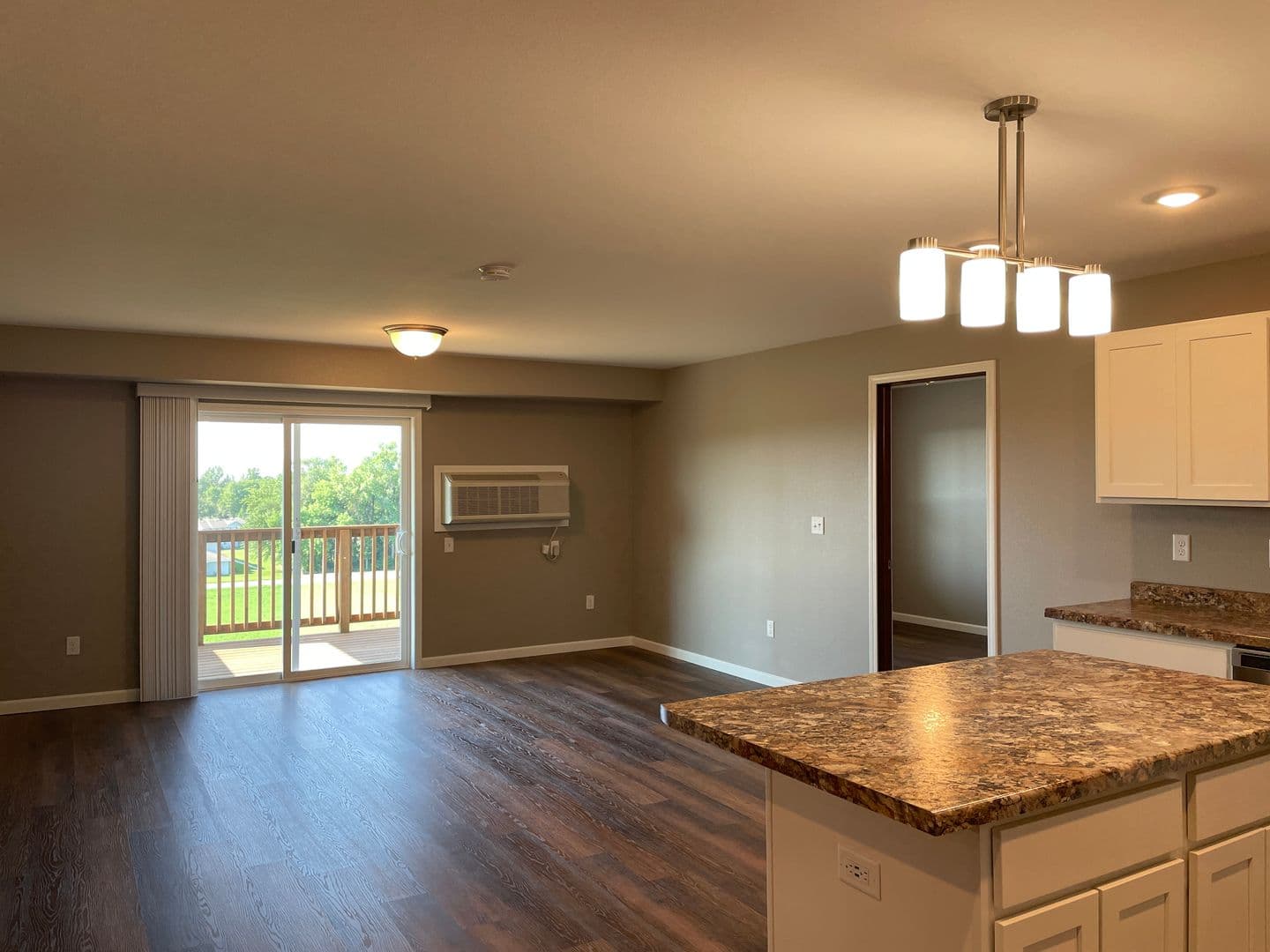 Willmar Apartment: 1011 30th St. NW