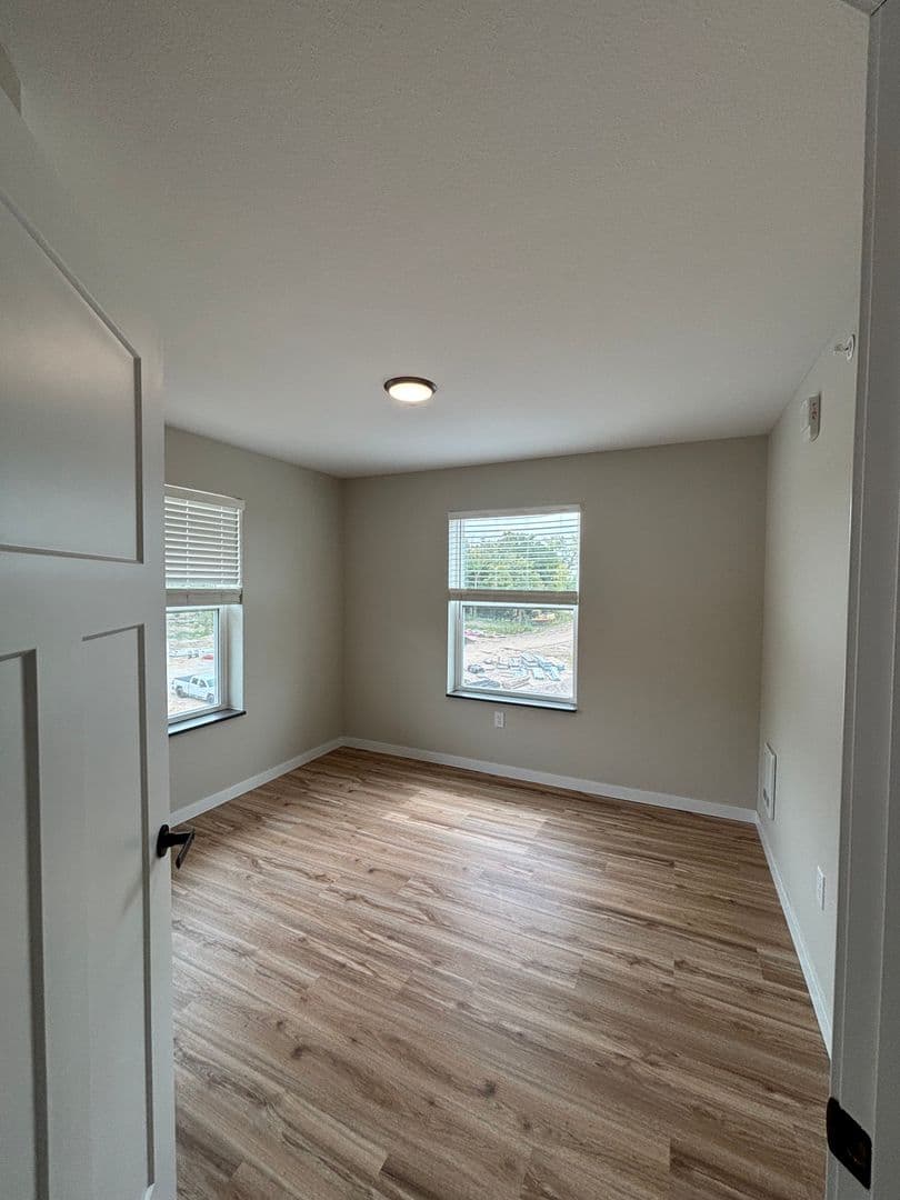 Alexandria Apartment: 1829 Oakview Ave SE