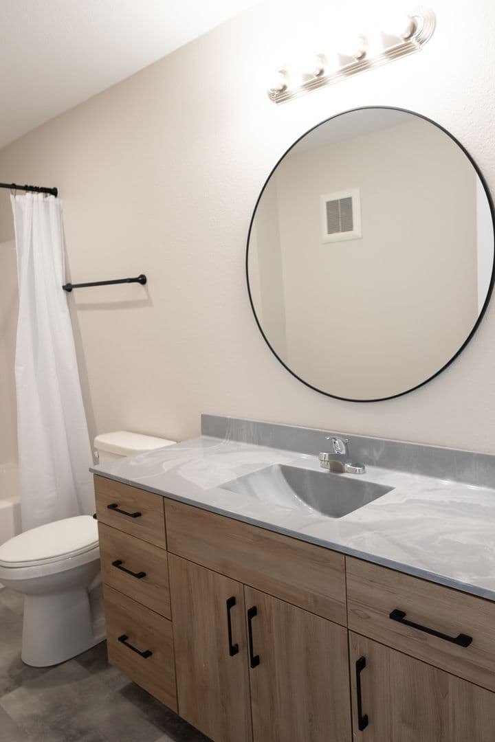 Willmar Apartment: 1020 Lakeland Drive Northeast