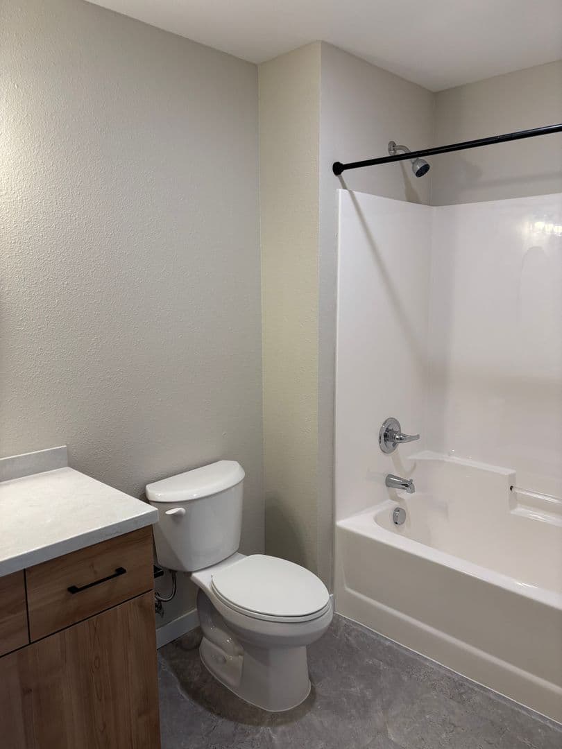 Alexandria Apartment: 1829 Oakview Ave SE