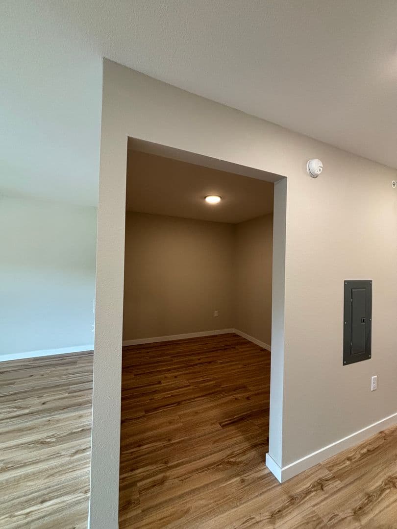 Alexandria Apartment: 1829 Oakview Ave SE