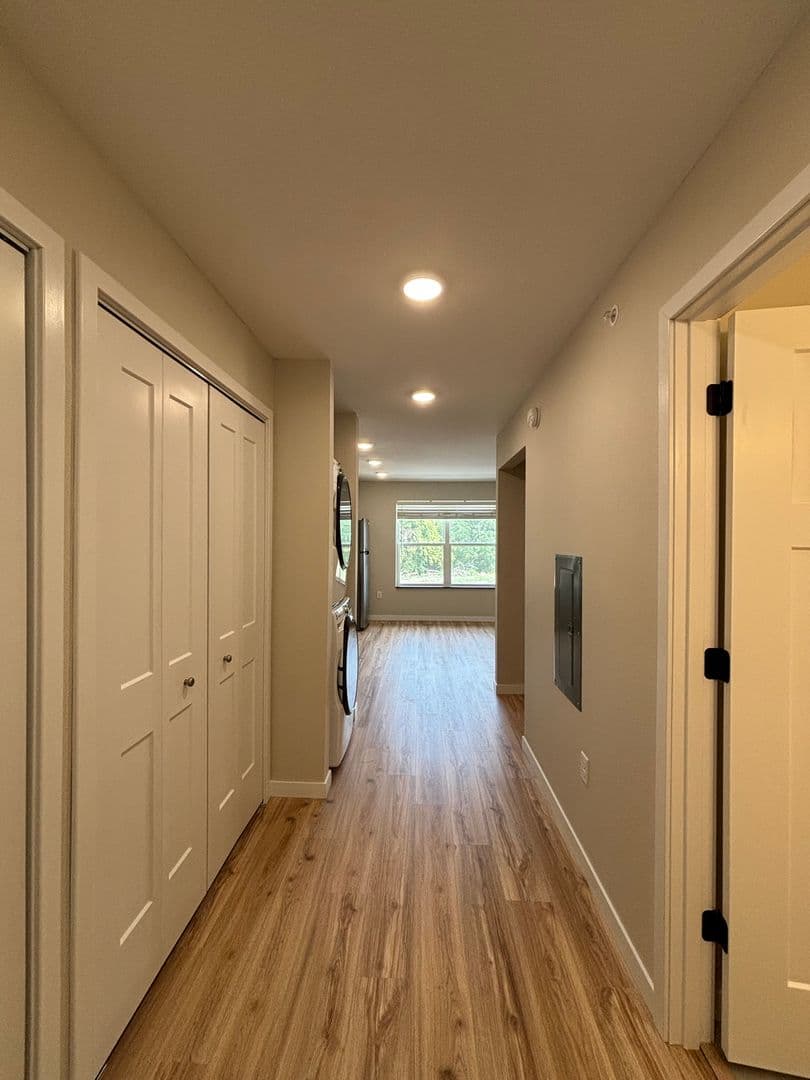 Alexandria Apartment: 1829 Oakview Ave SE