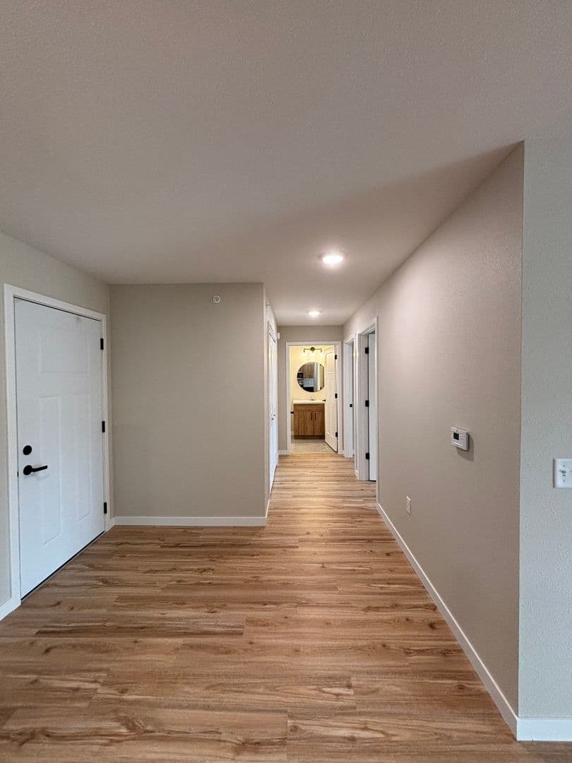 Alexandria Apartment: 1829 Oakview Ave SE