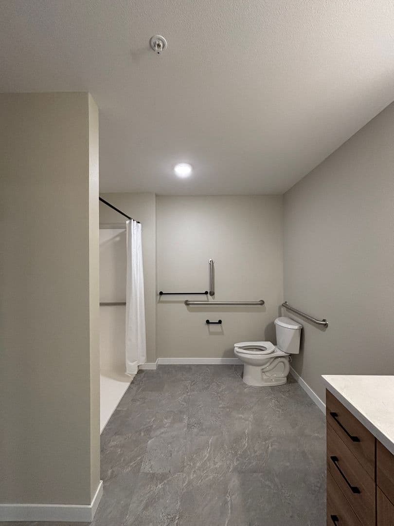Alexandria Apartment: 1829 Oakview Ave SE