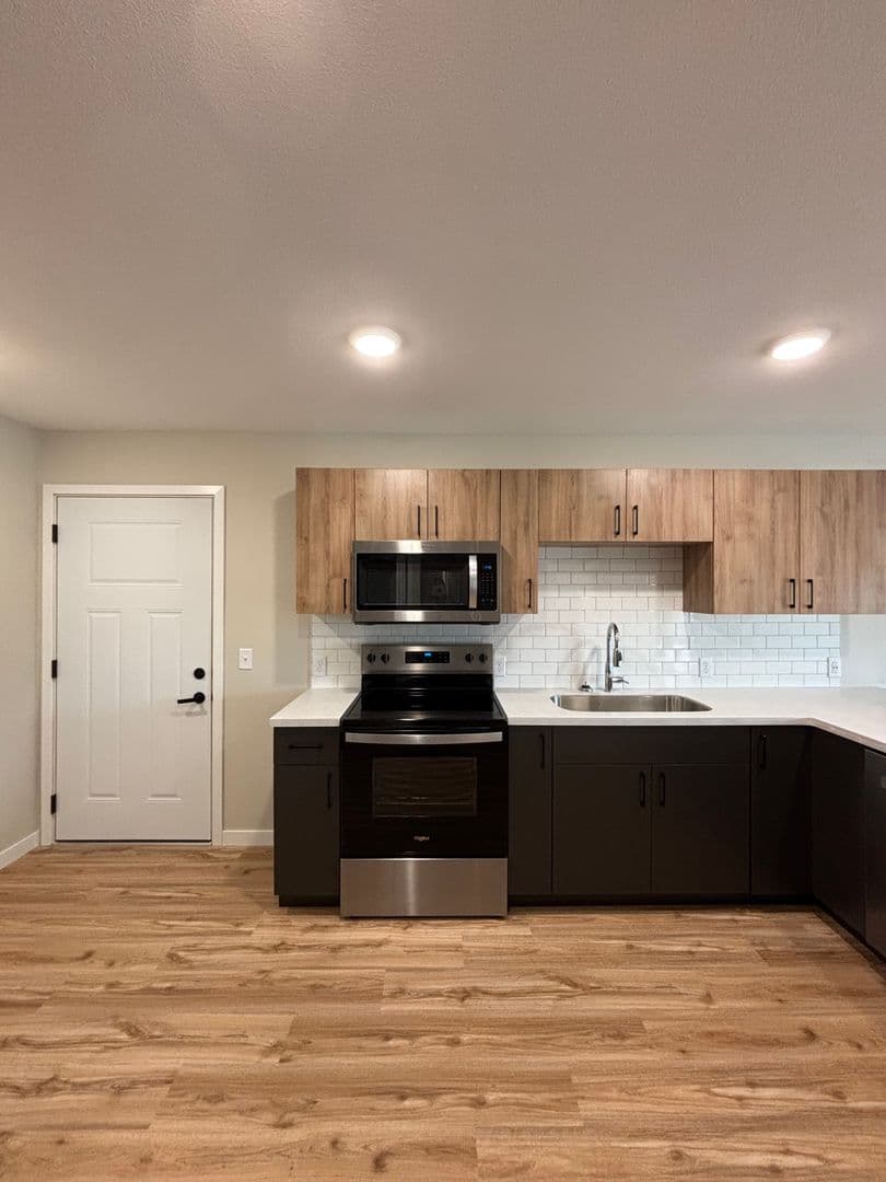 Alexandria Apartment: 1829 Oakview Ave SE