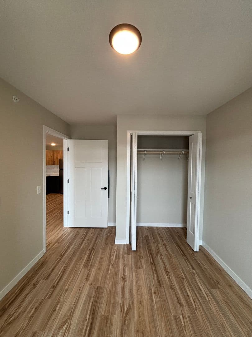 Alexandria Apartment: 1829 Oakview Ave SE