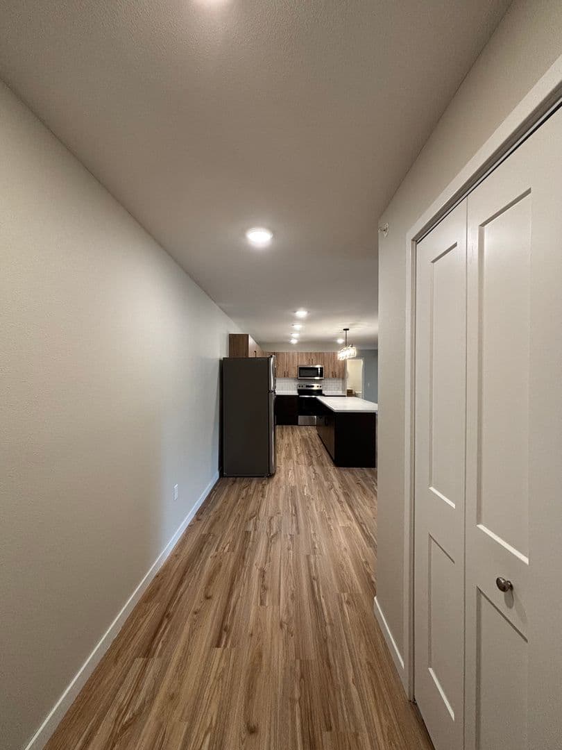Alexandria Apartment: 1829 Oakview Ave SE