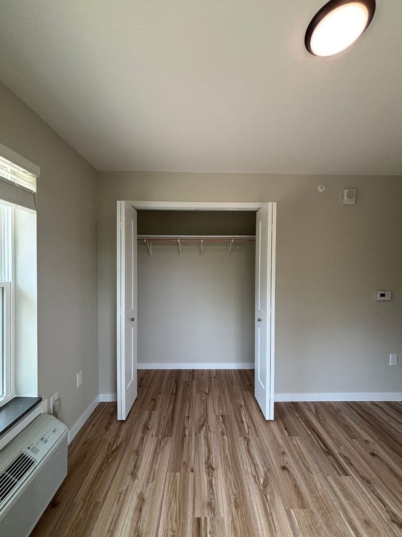 Alexandria Apartment: 1829 Oakview Ave SE