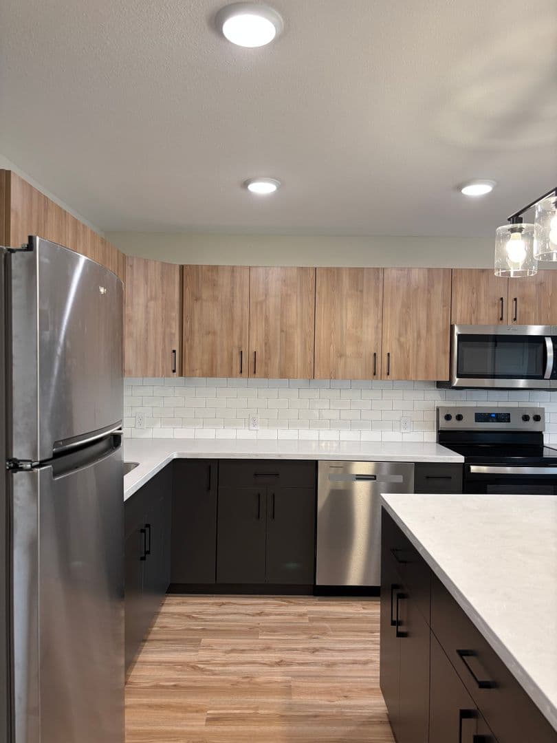 Alexandria Apartment: 1829 Oakview Ave SE