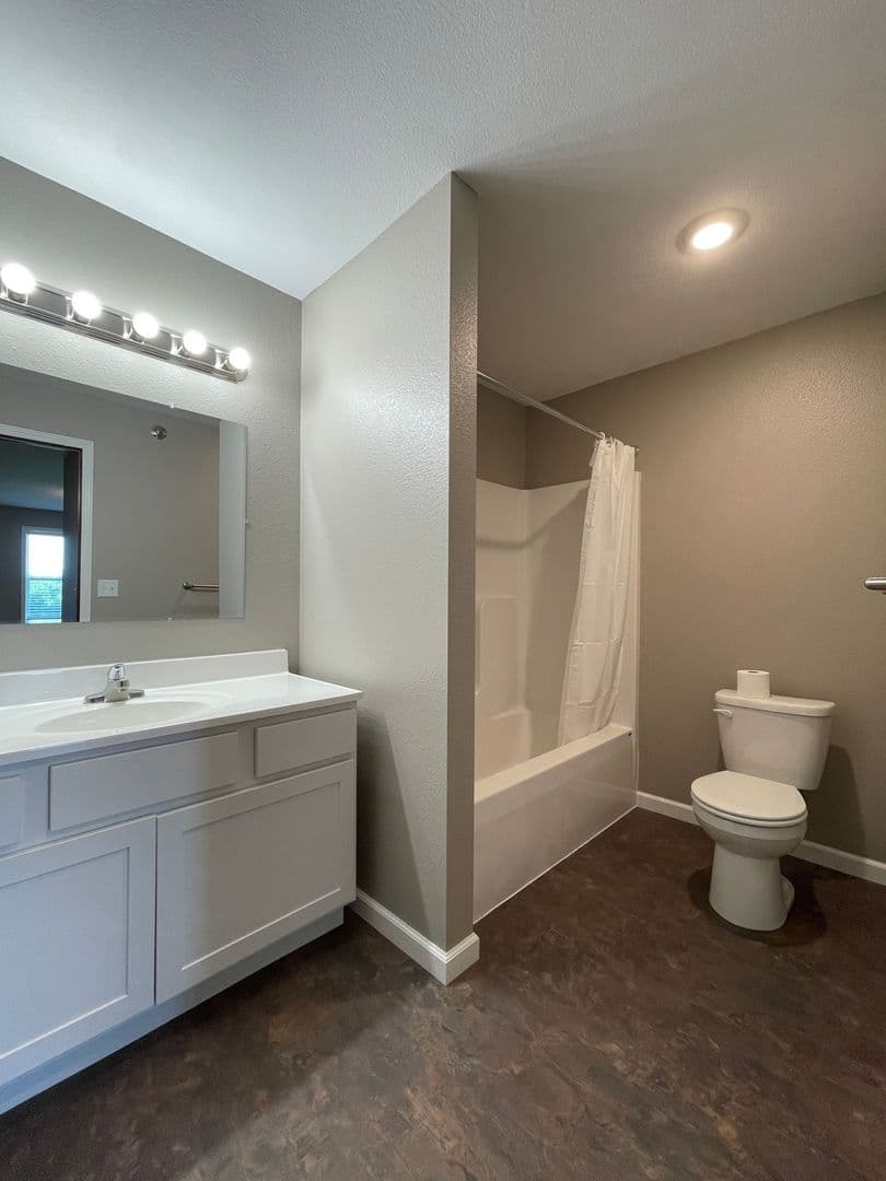 Willmar Apartment: 1011 30th St. NW