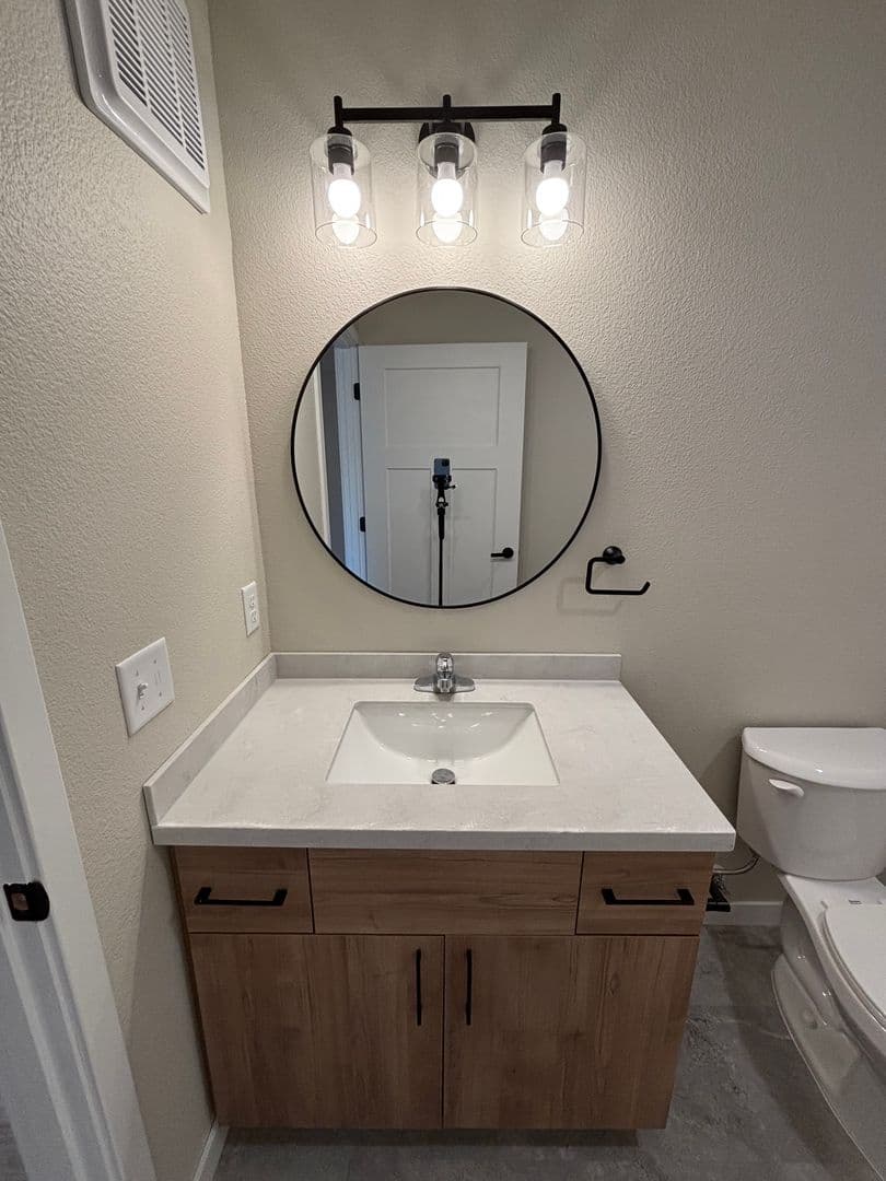Alexandria Apartment: 1829 Oakview Ave SE
