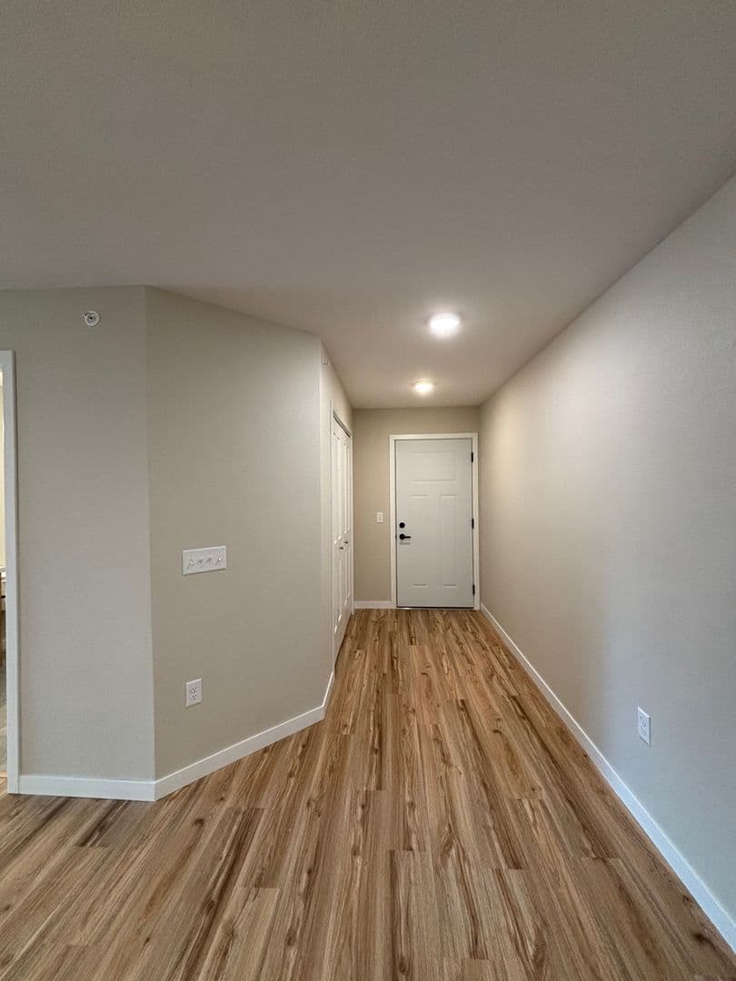 Alexandria Apartment: 1829 Oakview Ave SE
