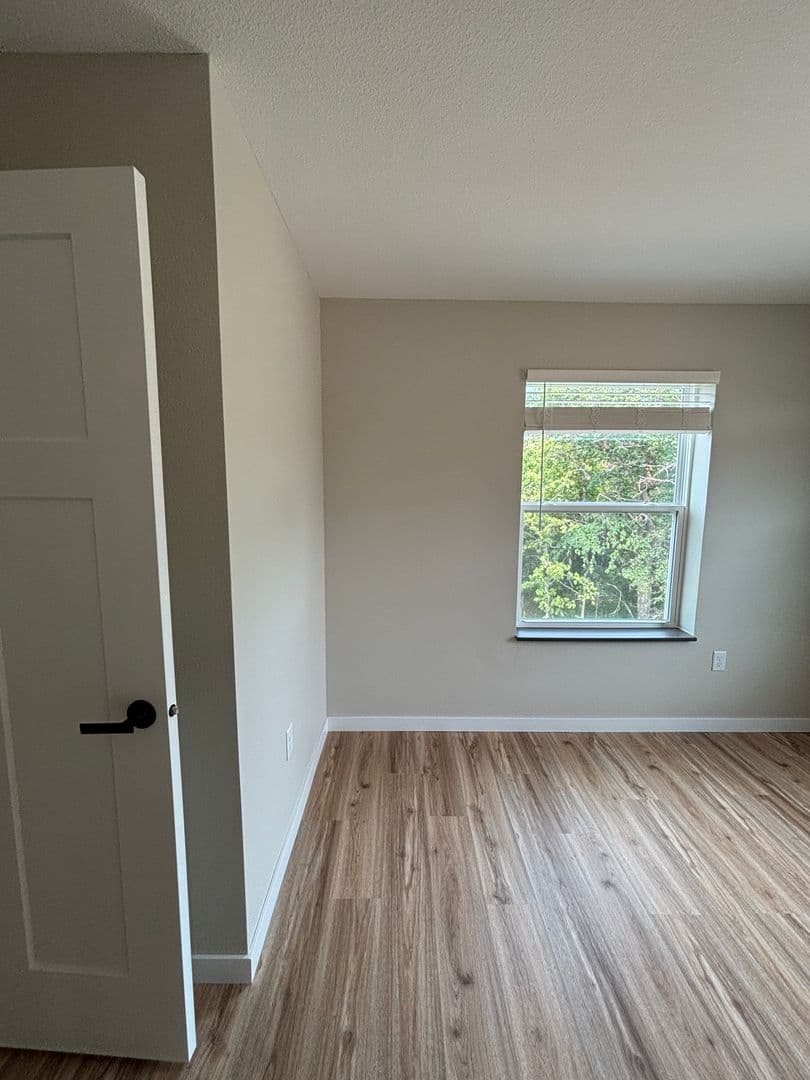 Alexandria Apartment: 1829 Oakview Ave SE