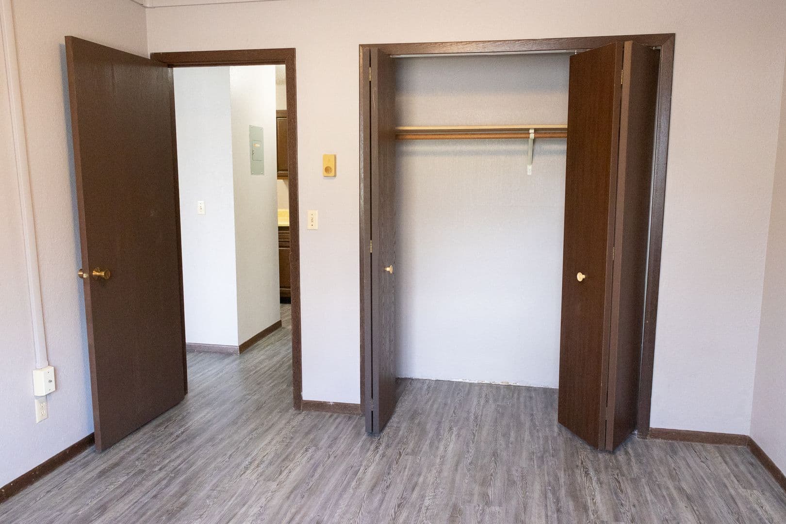 Alexandria Apartment: 304 Kenwood Drive