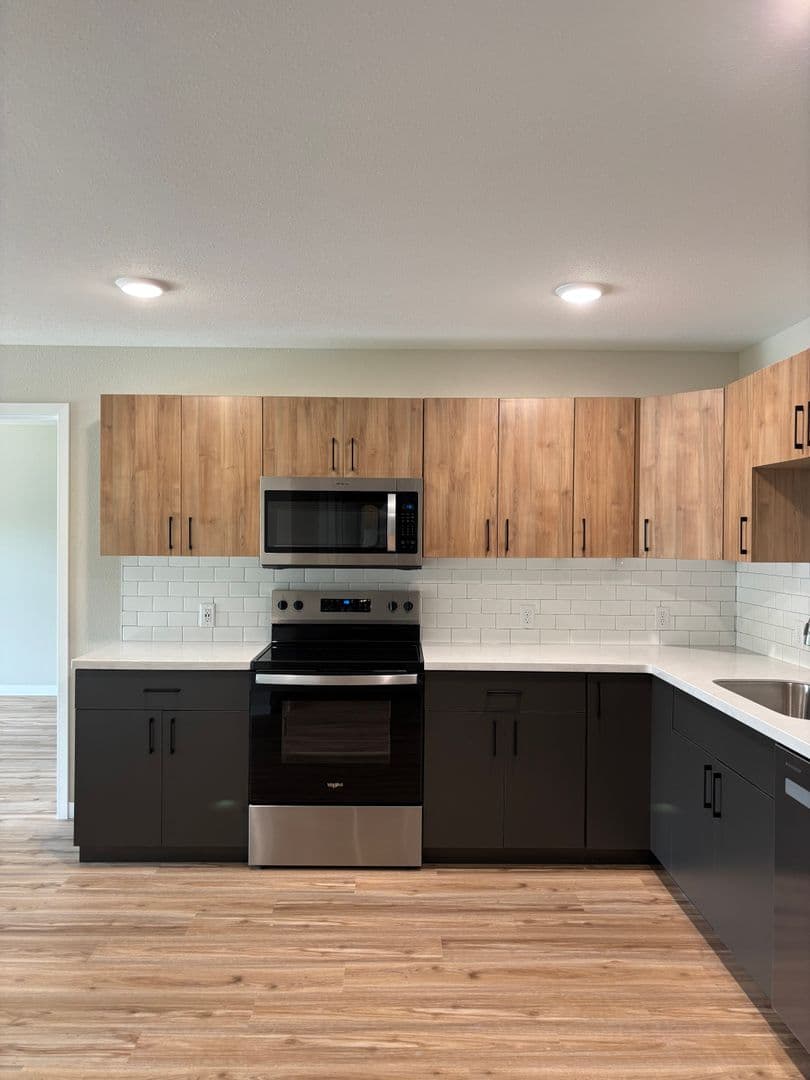 Alexandria Apartment: 1829 Oakview Ave SE