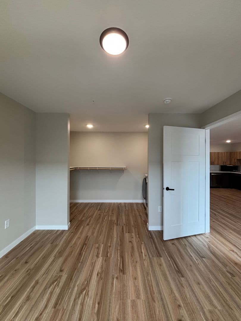 Alexandria Apartment: 1829 Oakview Ave SE