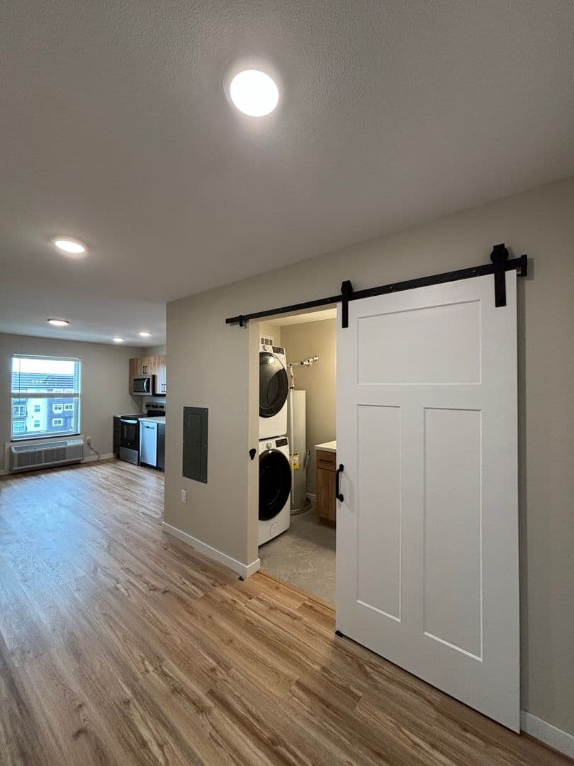 Alexandria Apartment: 1829 Oakview Ave SE