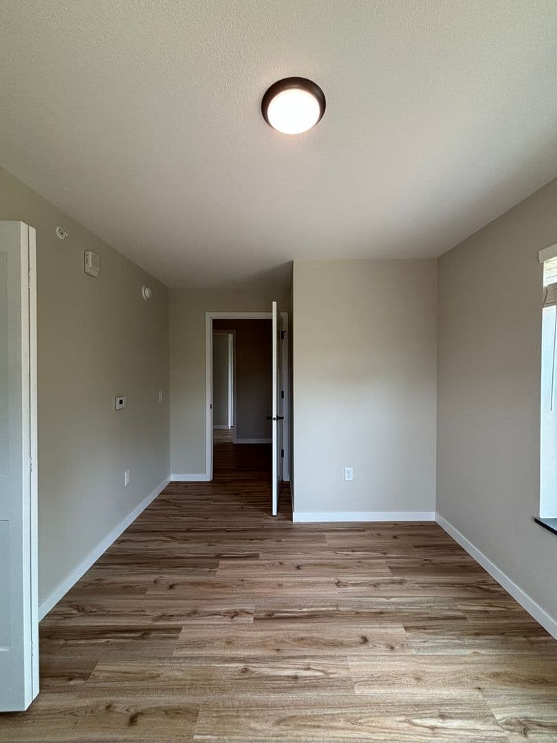 Alexandria Apartment: 1829 Oakview Ave SE