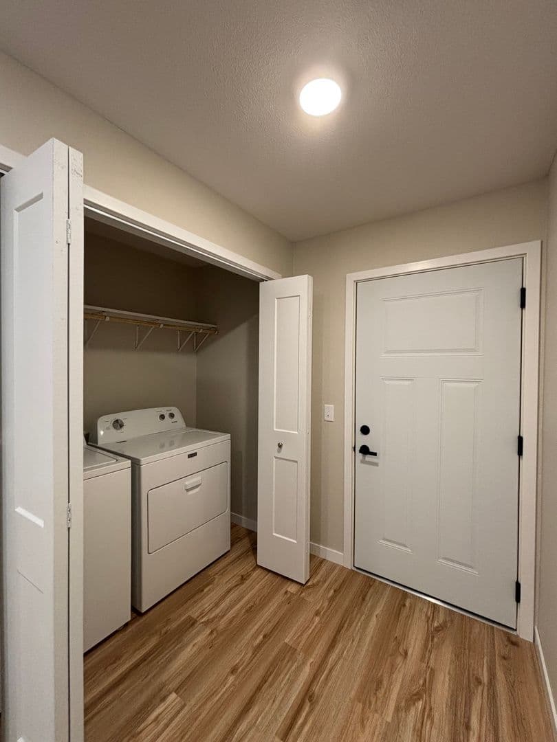 Alexandria Apartment: 1829 Oakview Ave SE