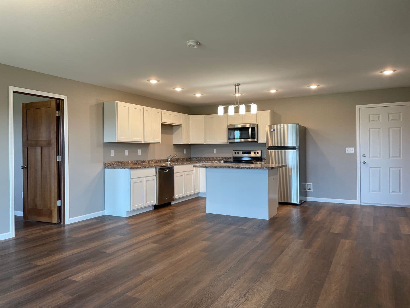 Willmar Apartment: 1011 30th St. NW