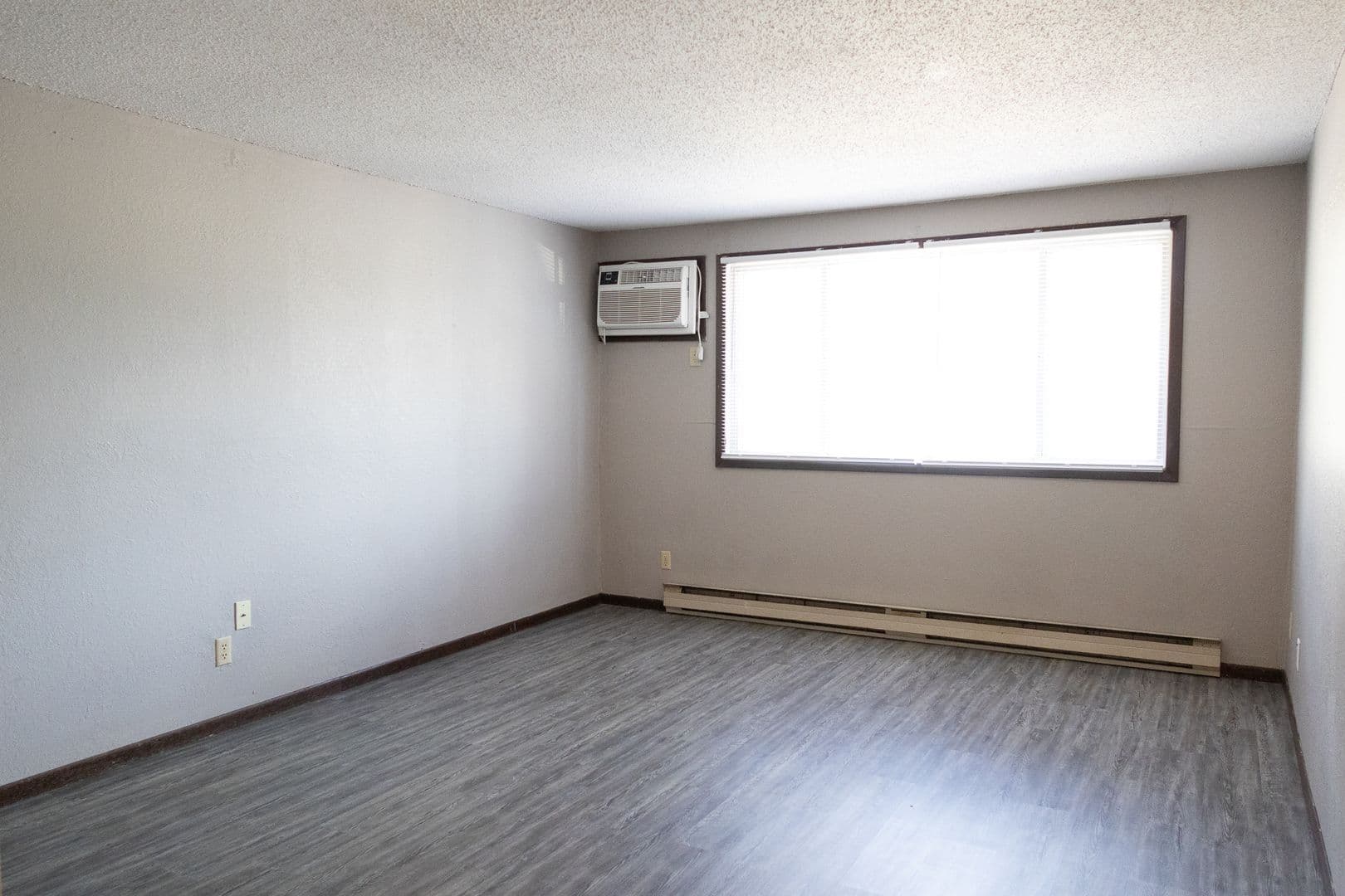 Alexandria Apartment: 304 Kenwood Drive