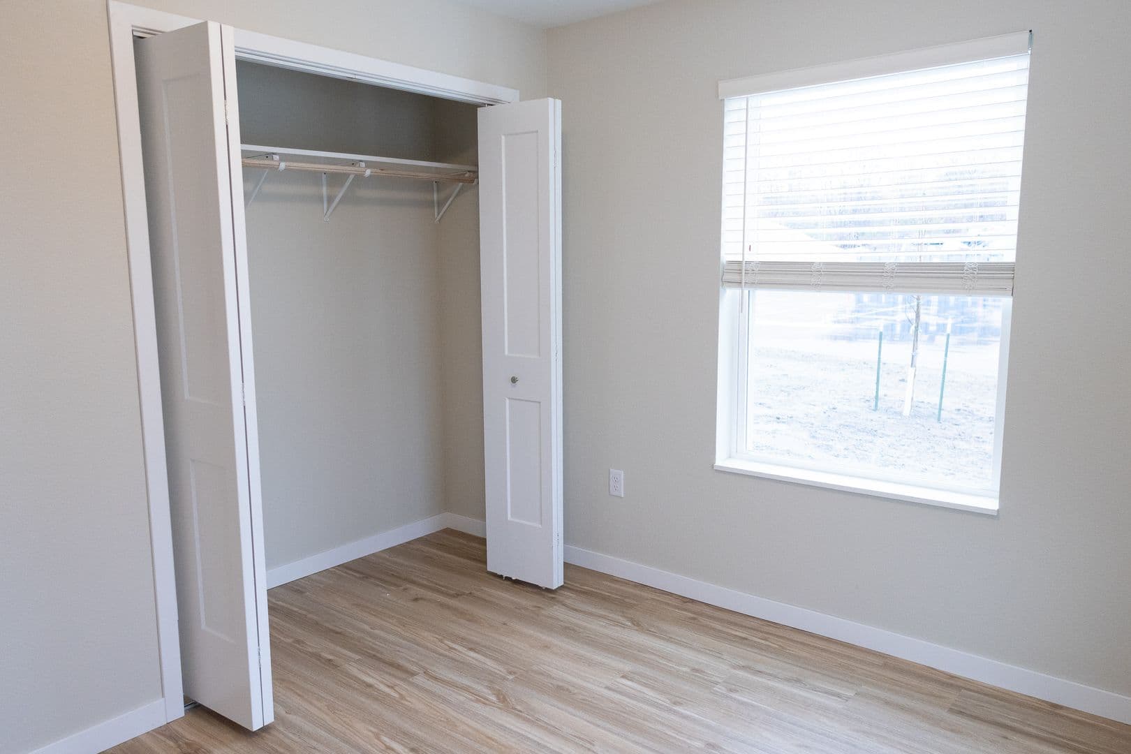 Alexandria Apartment: 1825 Oakview Ave SE
