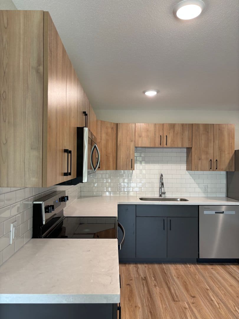 Alexandria Apartment: 1829 Oakview Ave SE