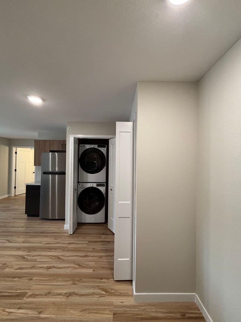 Alexandria Apartment: 1829 Oakview Ave SE