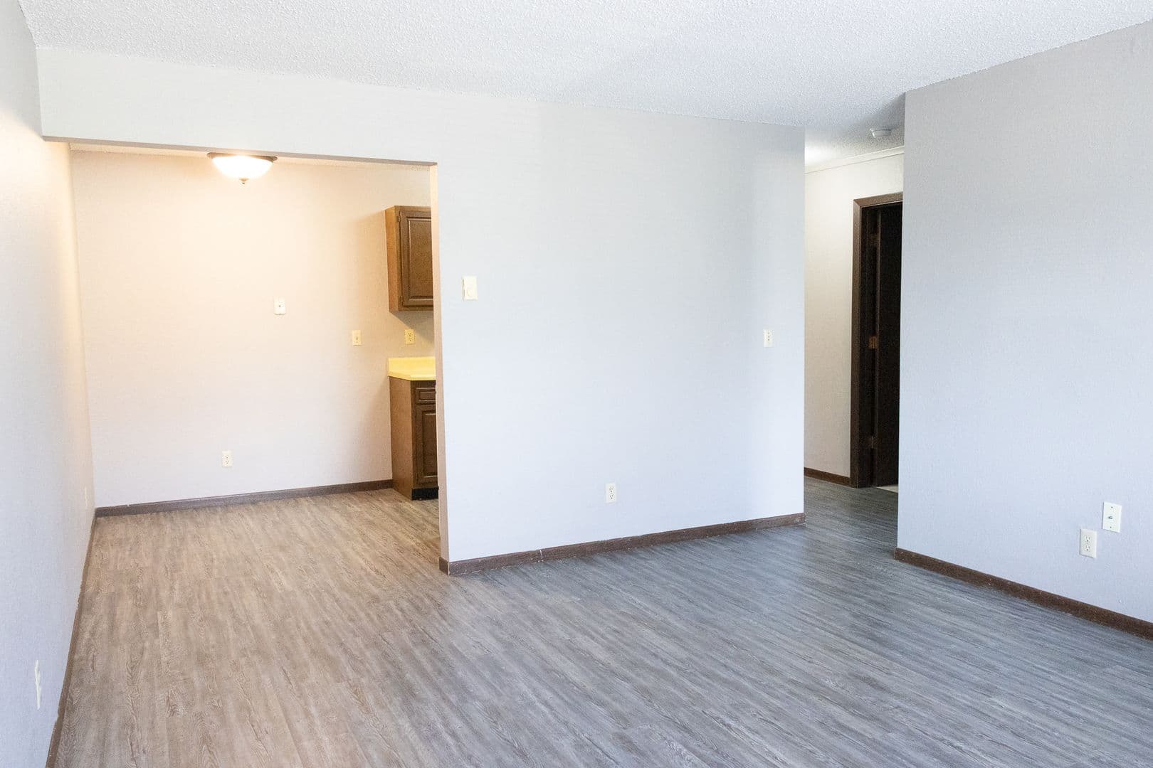 Alexandria Apartment: 304 Kenwood Drive
