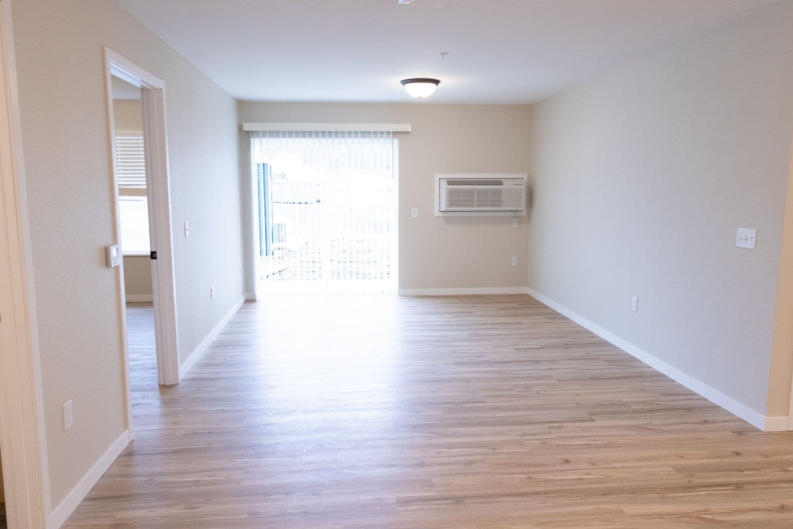 Alexandria Apartment: 1825 Oakview Ave SE