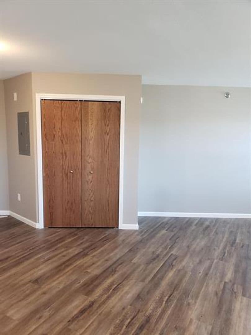 Alexandria Apartment: 1770 10th Ave East