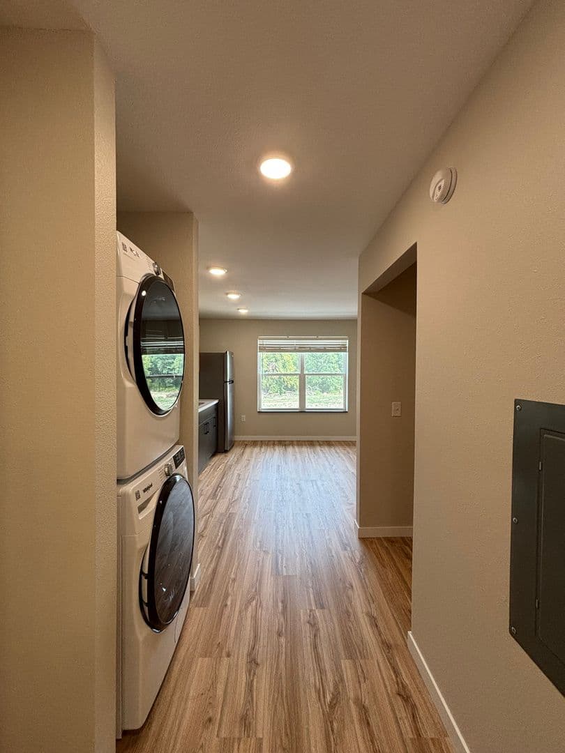 Alexandria Apartment: 1829 Oakview Ave SE