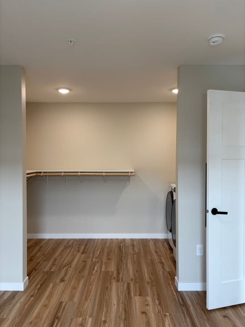 Alexandria Apartment: 1829 Oakview Ave SE