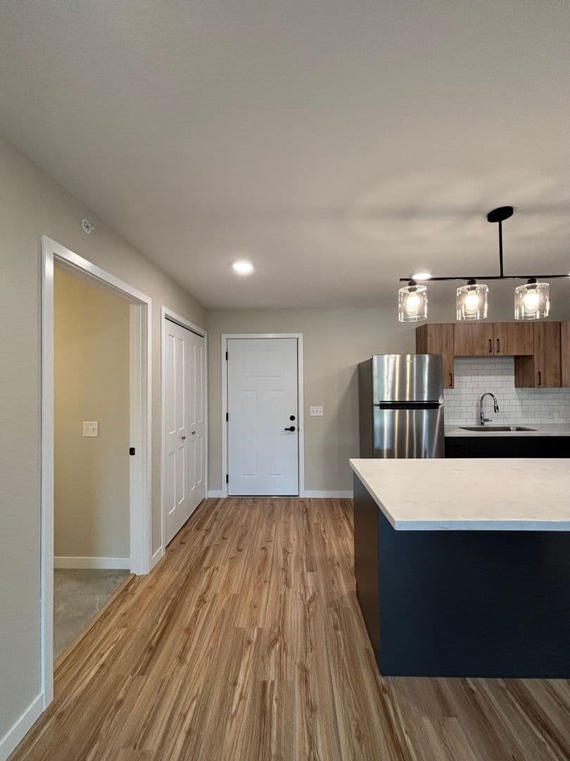 Alexandria Apartment: 1829 Oakview Ave SE
